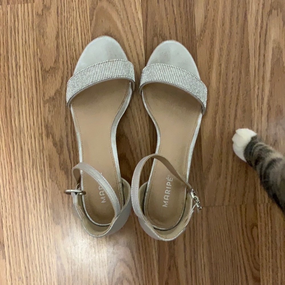Silver heels - Picture 2 of 2